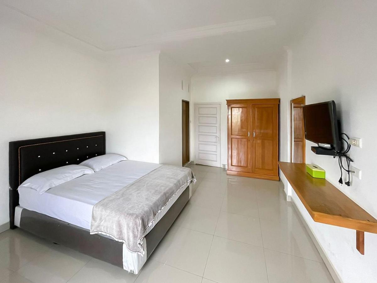Hotel Lucky 21 Syariah RedPartner Lubuklinggau Bagian luar foto