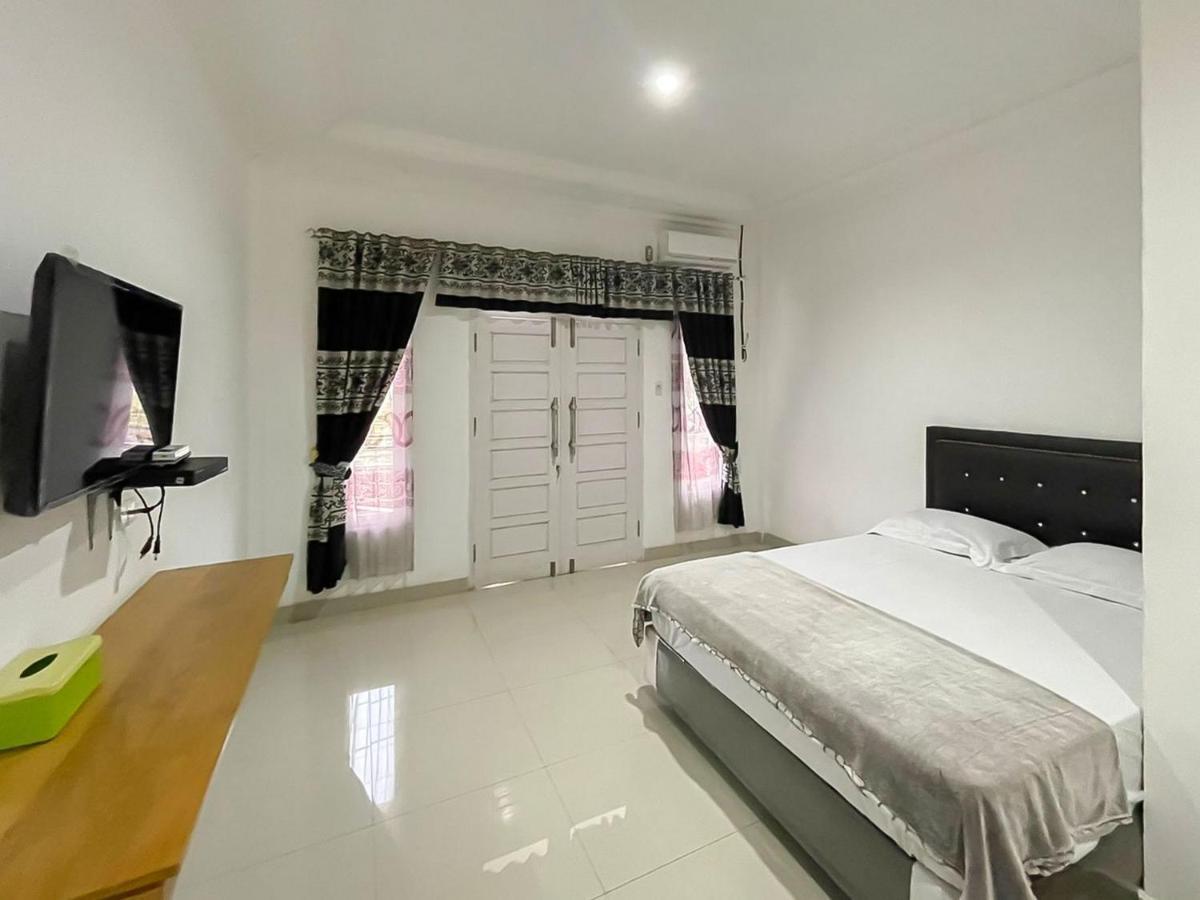 Hotel Lucky 21 Syariah RedPartner Lubuklinggau Bagian luar foto